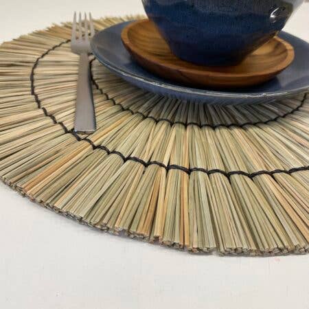 Portaplato Bali de fibra natural seleccionado por RomoEssentials