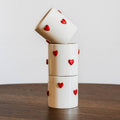 Taza Amor de gres artesanal con corazones rojos RomoEssentials